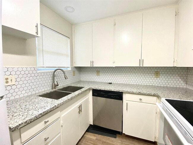 Building Photo - 5502 Evergreen St