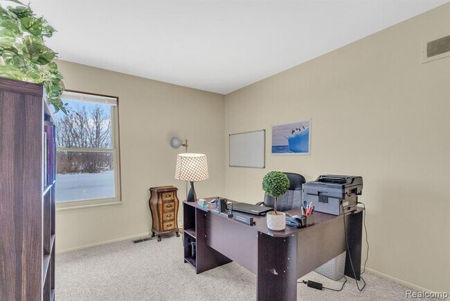 Building Photo - 3170 Woods Cir Dr