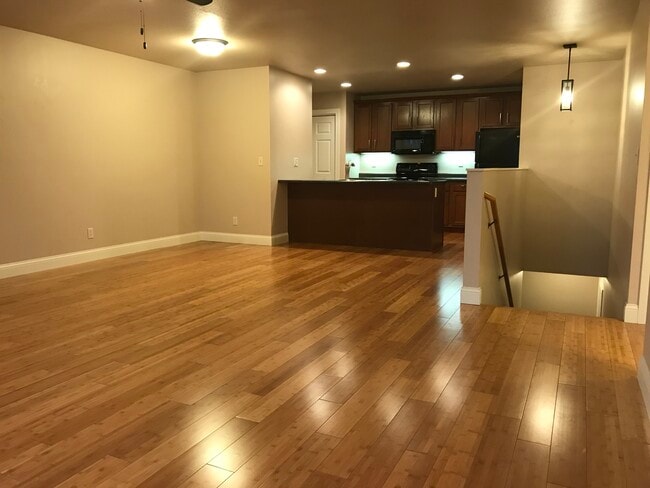 Building Photo - 206 Stallion Way