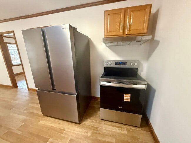 Building Photo - Three bedroom, 1.5 bath house in Burlington