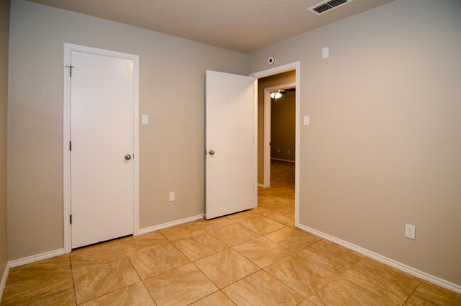 Building Photo - 2113 84th St