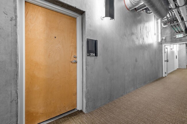 Building Photo - Spacious 2br loft with in-unit laundry and...