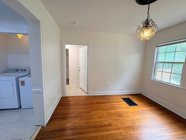 Building Photo - 212 Barbourville Dr