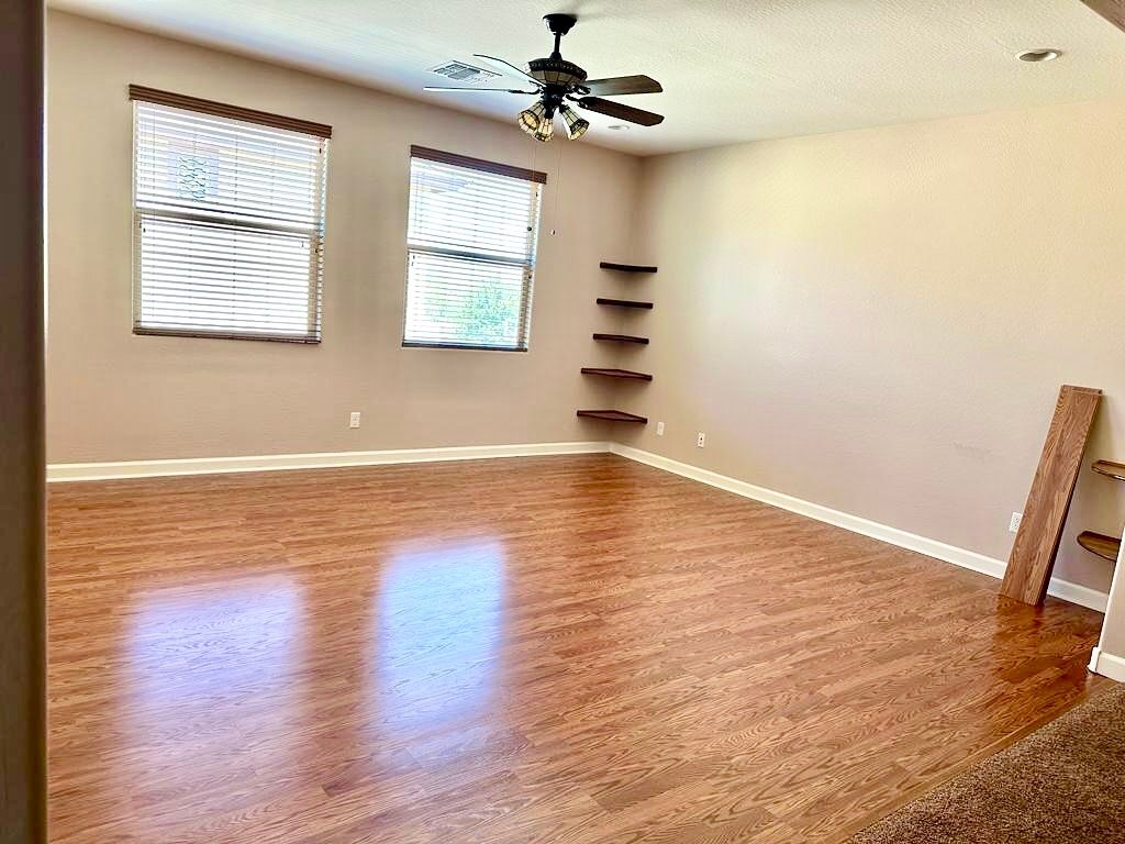 Building Photo - 722 E Sipapu Dr