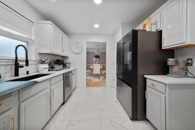 Building Photo - 504 Trotters Ln