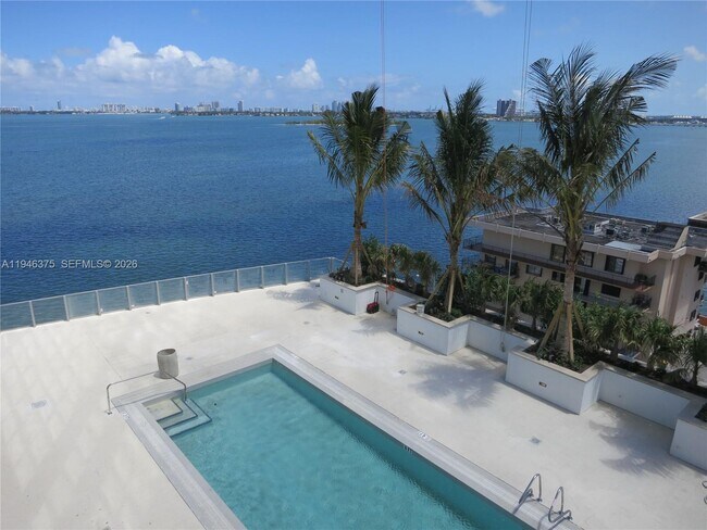 Building Photo - 2900 NE 7th Ave