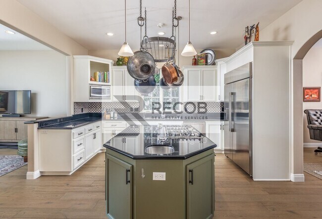 Building Photo - 3335 Caminito Daniella