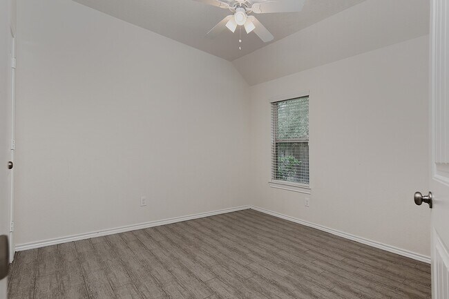 Building Photo - 130 Pioneer Canyon Pl