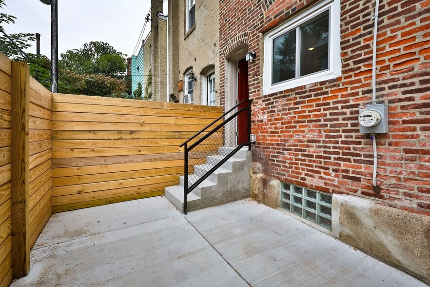 Building Photo - 1538 S Myrtlewood St