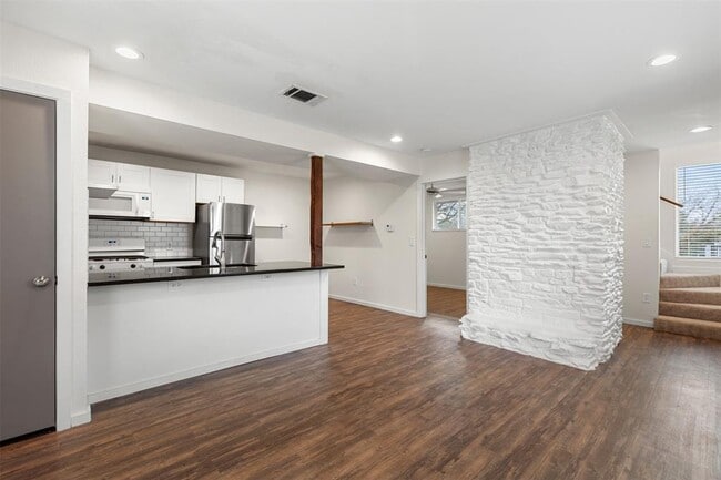 Building Photo - 7305 Grand Canyon Dr