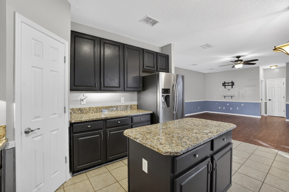 Building Photo - 1601 Majestic View Ln