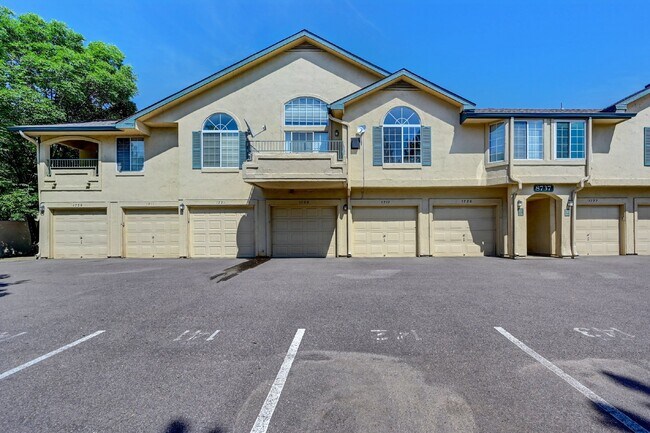 Building Photo - "Charming 2-Bed, 2-Bath Condo Retreat in Centennial"