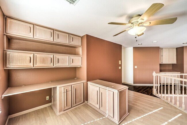 Building Photo - 3 Bed room Pool home in Desert Shores