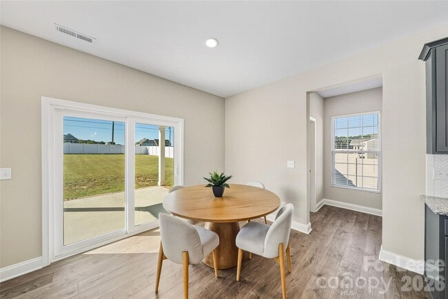 Building Photo - 11507 Vly Oaks Ln