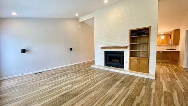Building Photo - Gorgeous Remodeled Edmond 3 Bed 2 Bath