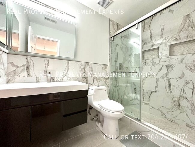 Building Photo - 7915 Vermilion Dr