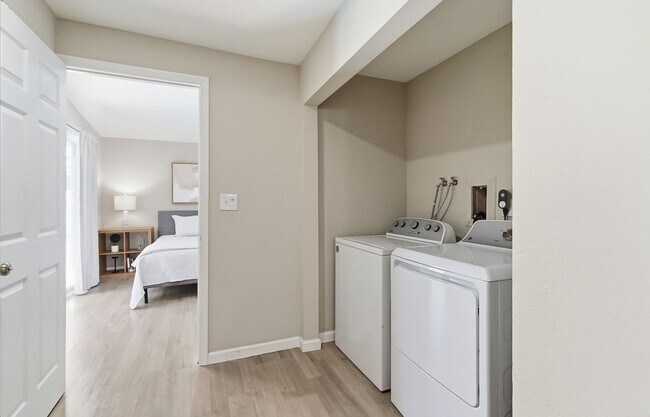 Building Photo - Charming Sarasota Retreat –4-Bedroom/3-Bathroom Modern Pool Home Near Everything!