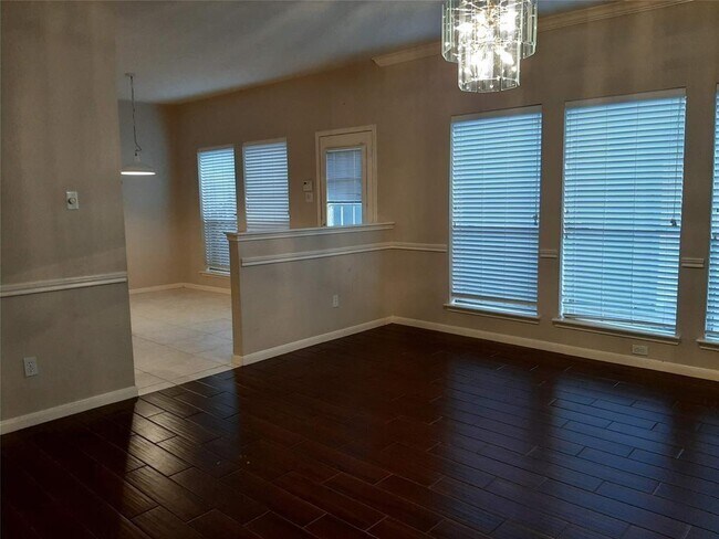 Building Photo - 1385 El Camino Village Dr