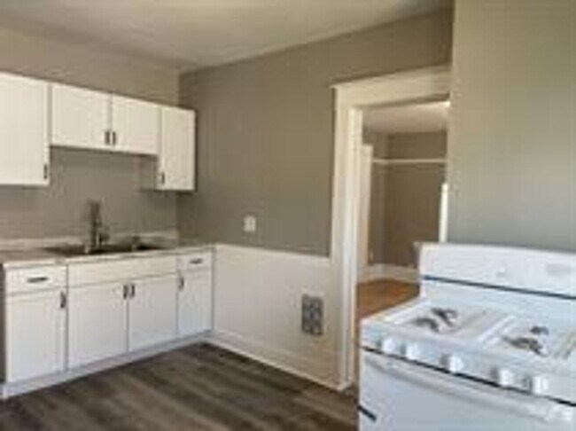 Building Photo - 318 Broad St