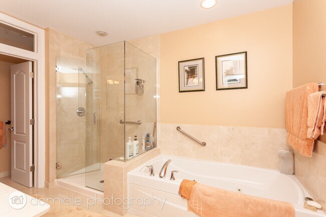 Building Photo - 4953 Oakton St