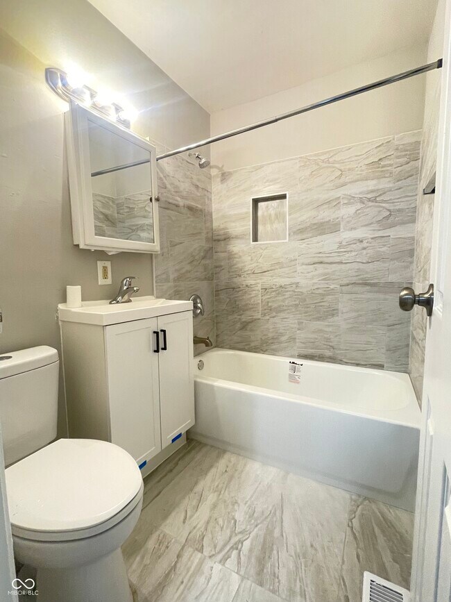 Building Photo - 5225 E 34th St