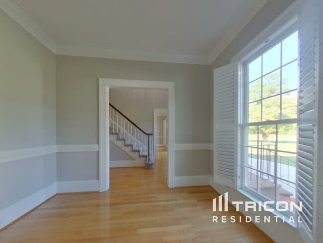 Building Photo - 201 Chancery Ln