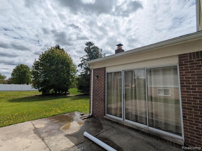 Building Photo - 1344 Revere Dr
