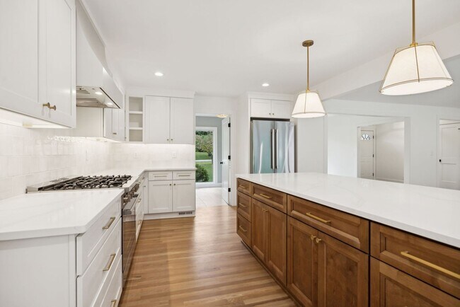 Building Photo - Completely renovated ranch 4BR/4BA ranch h...