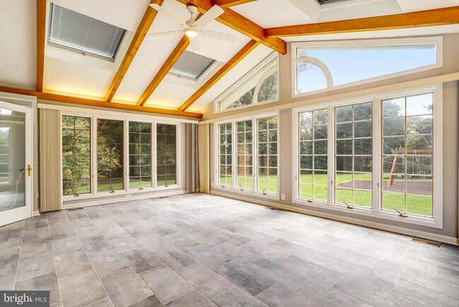 Building Photo - 9801 Orchid Cir
