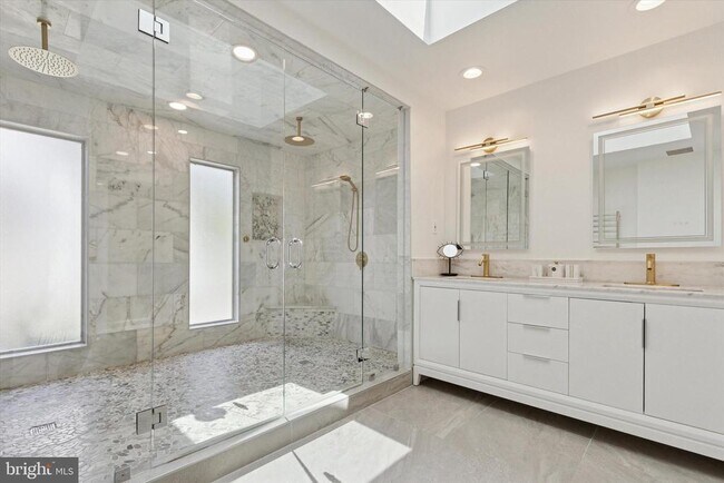 Building Photo - 1220 Valley Rd