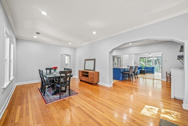 Building Photo - 258 Tuxedo Ave