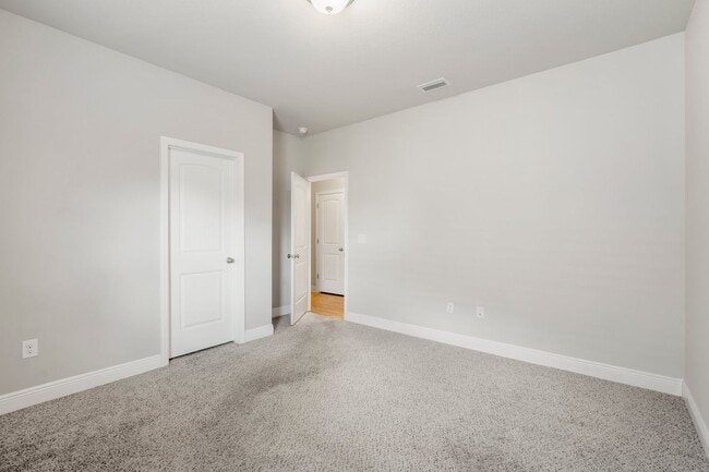Building Photo - For Lease - Executive 3 BR/2 BA Home by No...