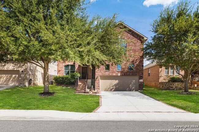 Building Photo - Move In Ready - Stunning 4 bd/2.5 Located ...