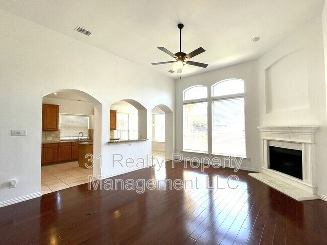 Building Photo - 4400 Avebury Dr
