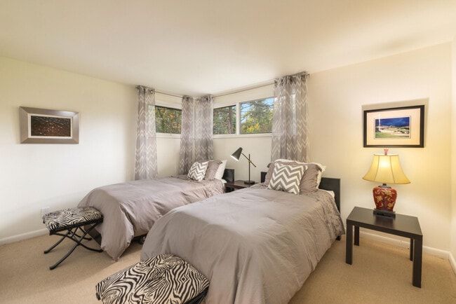 Building Photo - 10046 Sheridan Dr