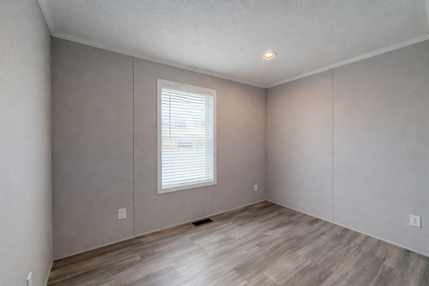 Building Photo - 29805 Jamestown Dr