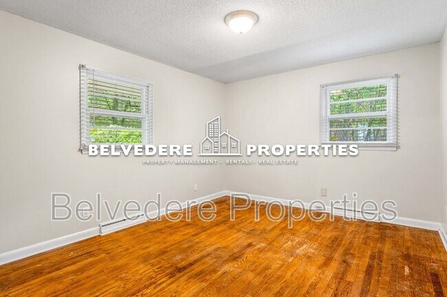 Building Photo - 2203 Oak Hill Dr