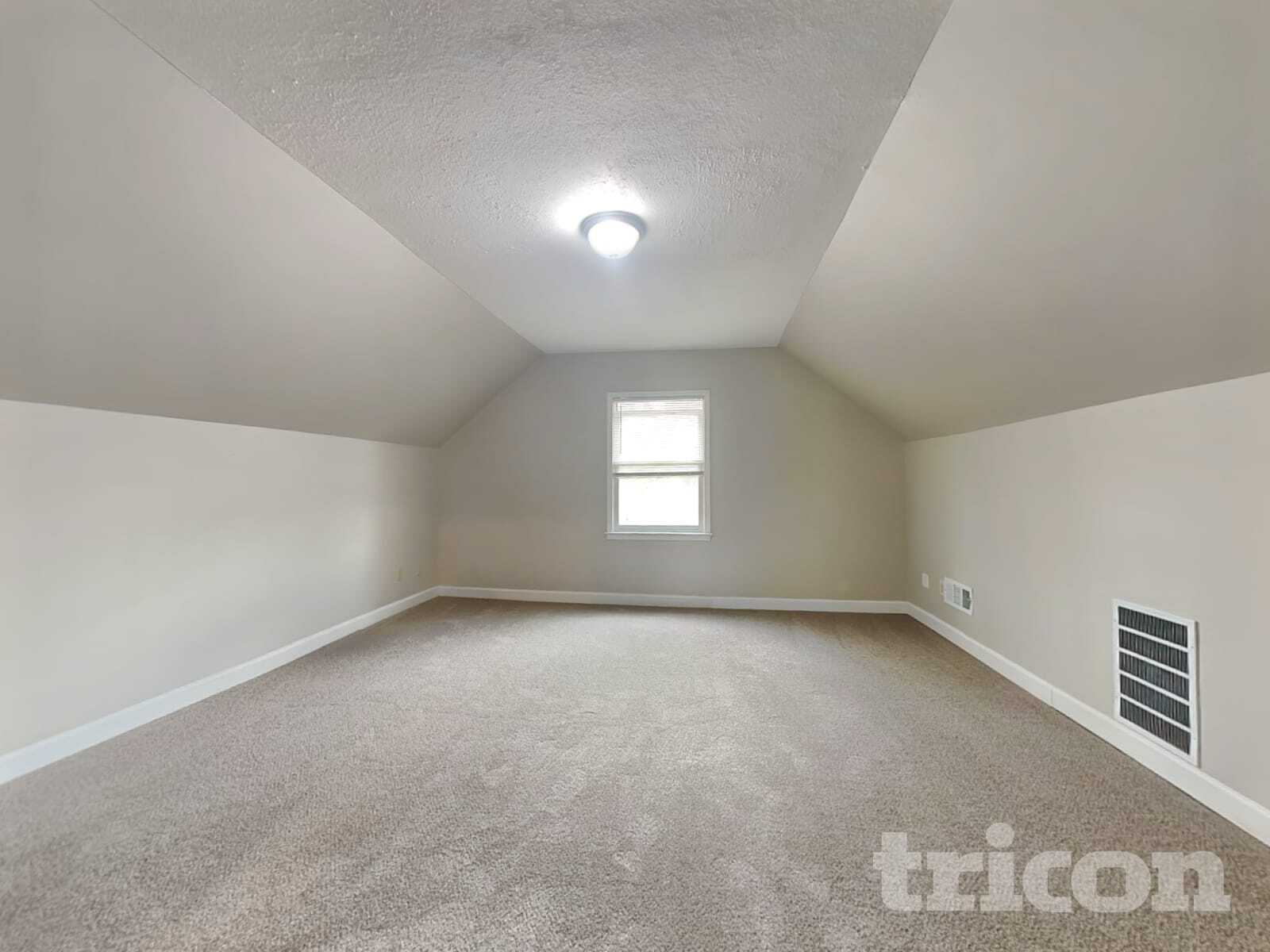 Building Photo - 605 Lake Dr SW