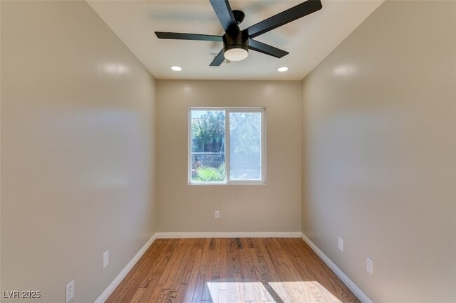 Building Photo - 25 Precipice Ct