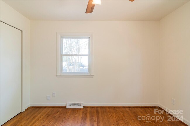 Building Photo - 5020 Coronado Dr