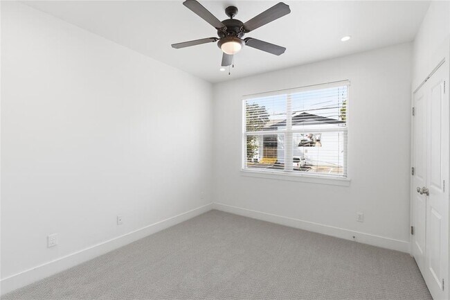 Building Photo - 4124 Valley View Rd