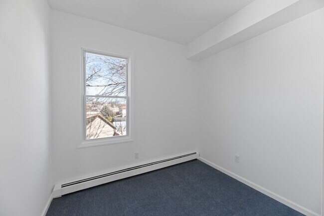 Building Photo - 118 Ray St