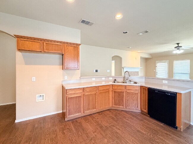 Building Photo - 3 bed, 2 Bath Home in North Fort Worth