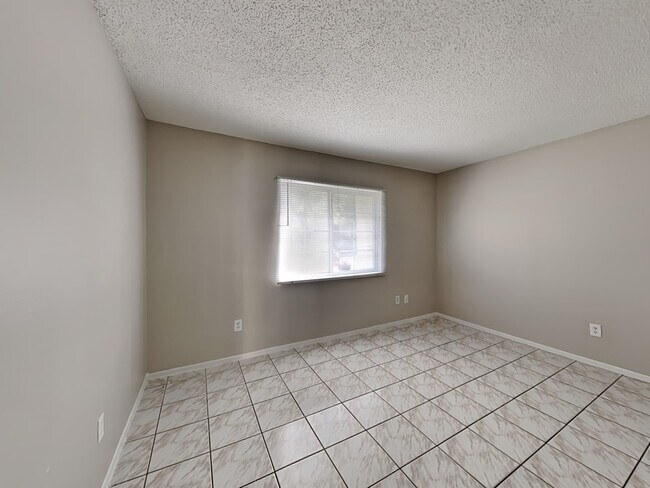 Building Photo - 1921 Truman Rd