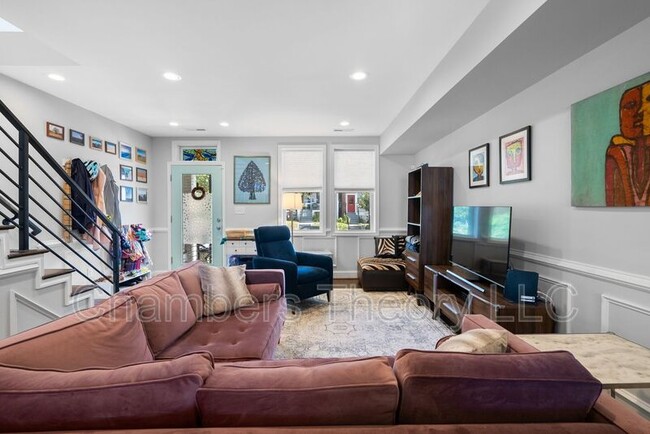 Building Photo - 1275 Oates St NE