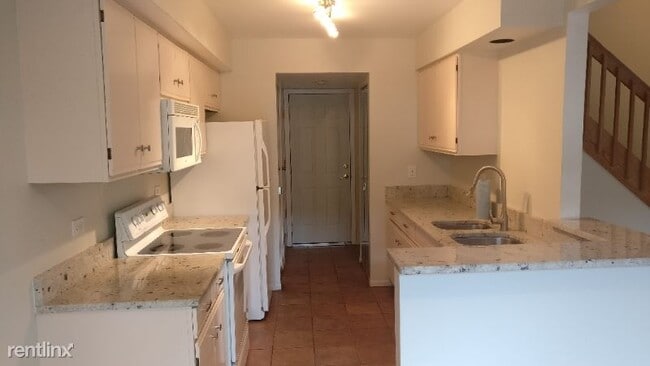 Building Photo - 2 br, 1.5 bath Townhome - 1138 N Knollwood Dr