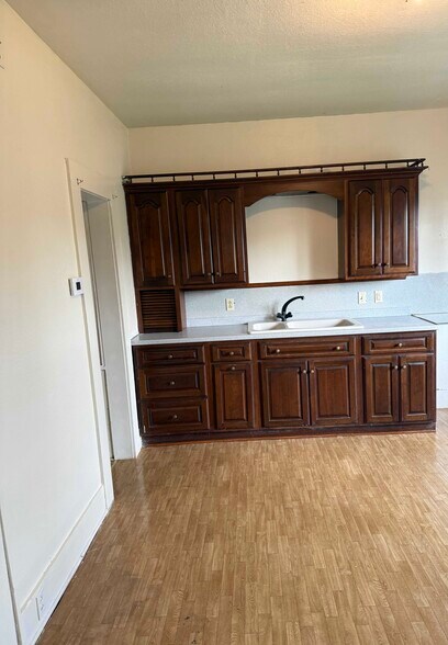 Building Photo - 203 E Rhodes Ave