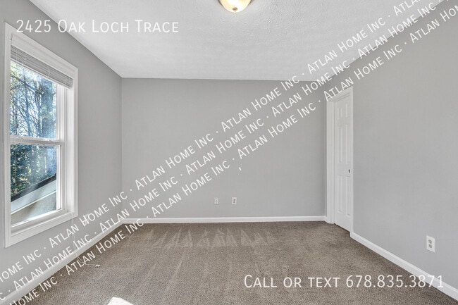 Building Photo - 2425 Oak Loch Trace