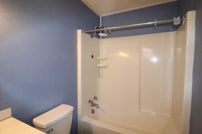 Building Photo - 3 Bedroom home close to local amenities