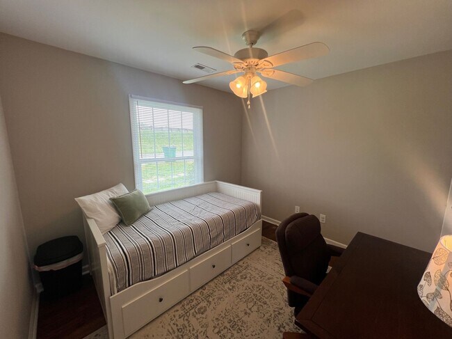 Building Photo - 3 bedroom/1 bathroom home in Central, SC